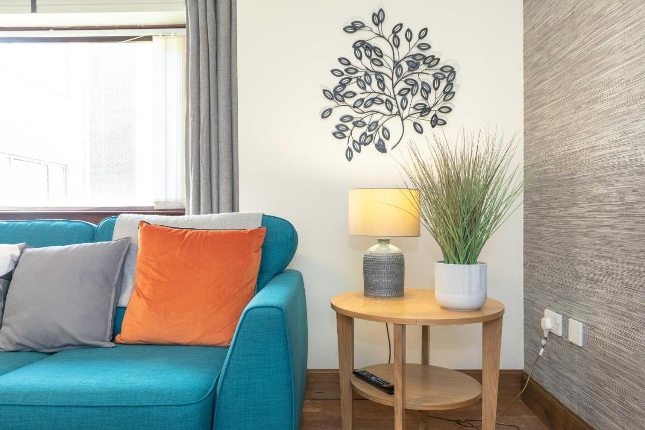 Allanfield Quiet Central Family Apartment With Parking 爱丁堡 外观 照片