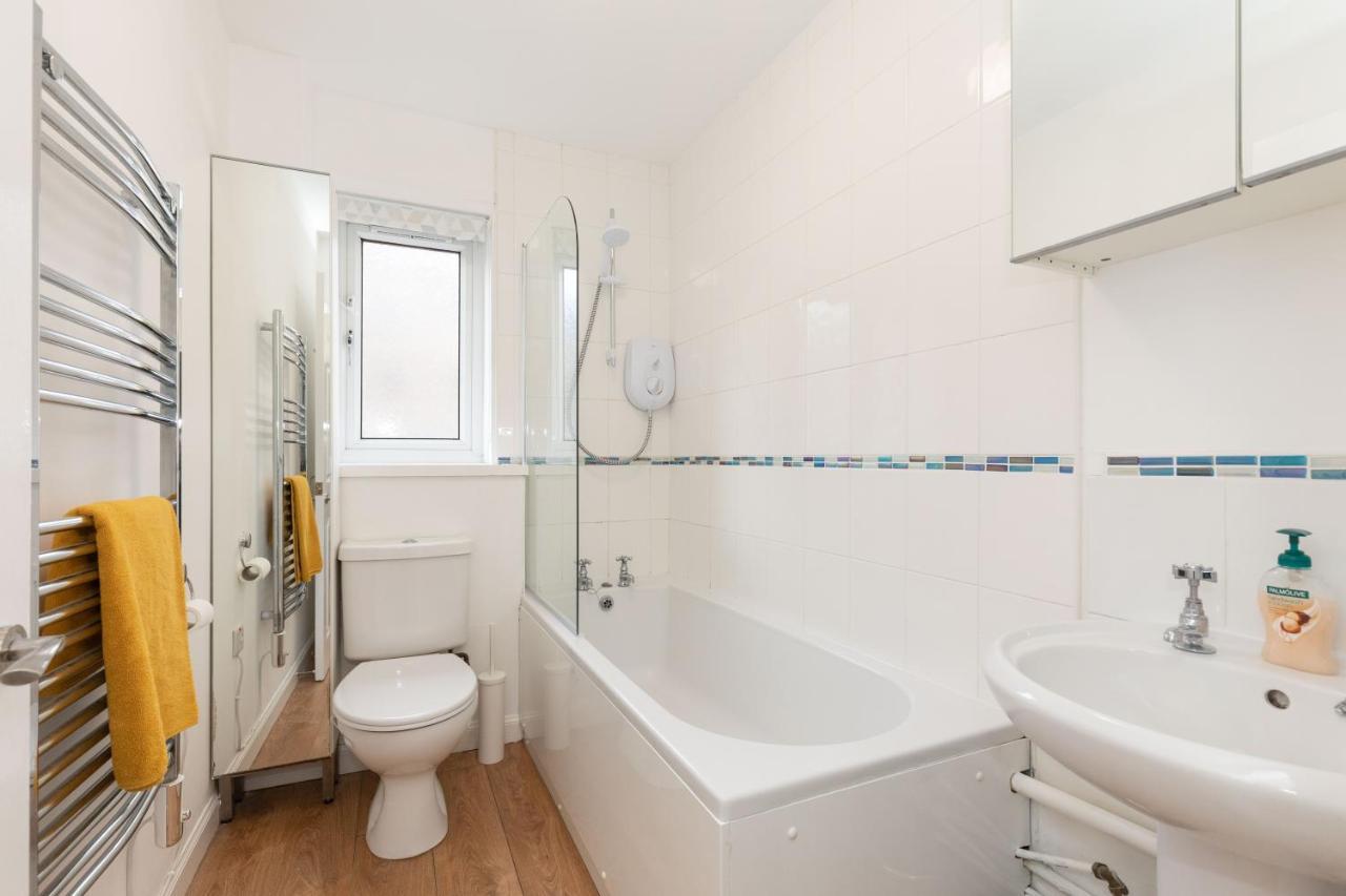 Allanfield Quiet Central Family Apartment With Parking 爱丁堡 外观 照片